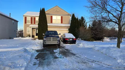 1554 Meadow Ridge Dr, Pontiac, MI 48340