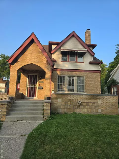 22154 Elmwood Ave, Eastpointe, MI 48021