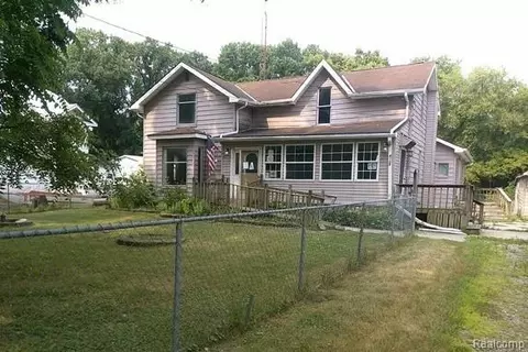 8405 N Vassar Rd, Mount Morris, MI 48458