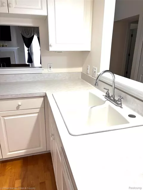 Kitchen - 6320 Squire Lake Dr, Mount Morris, MI 48433 photo 3 of 3