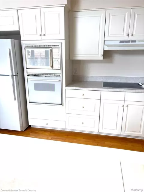 Kitchen - 6320 Squire Lake Dr, Mount Morris, MI 48433 photo 2 of 3