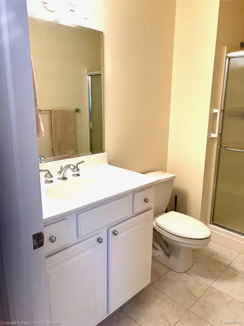 Bath - 6320 Squire Lake Dr, Mount Morris, MI 48433 photo 2 of 2