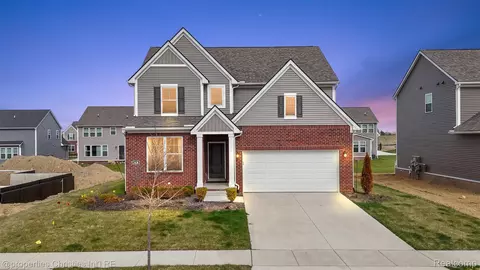 2436 Parkshore Dr, Commerce, MI 48382