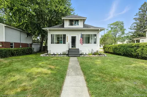 2037 Saint Clair River Dr, Algonac, MI 48001 photo 1