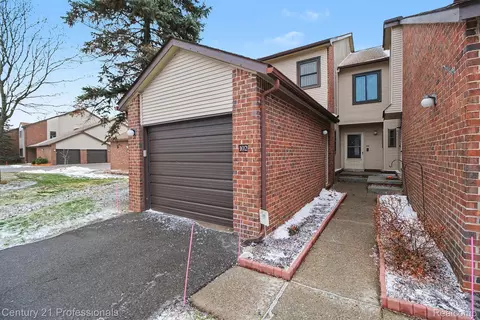 6680 Ridgefield Cir, West Bloomfield, MI 48322