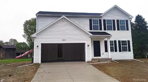 203 Kingsberry Dr, Blissfield, MI 49228