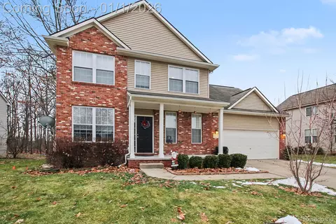 1831 Wooded Valley Ln, Howell, MI 48855