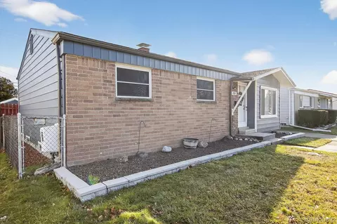 1507 Gloria St, Westland, MI 48186
