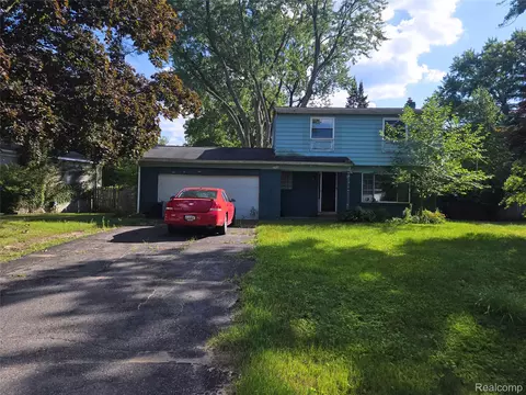 5969 Pleasant Dr, Waterford, MI 48329