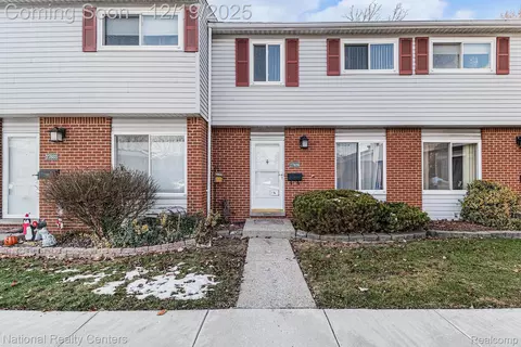 27809 Eastwick Sq, Roseville, MI 48066