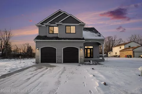 34367 Union Lake Rd, Clinton Township, MI 48035