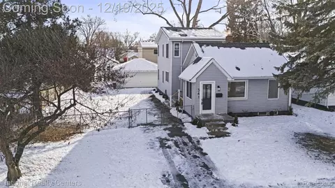 341 Tecumseh St, Clawson, MI 48017