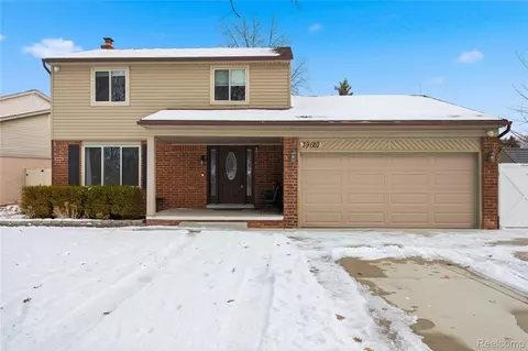 39120 Della Rosa Dr, Sterling Heights, MI 48313