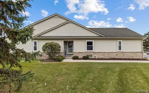 34166 Birchway Cir #25, Sterling Heights, MI 48312
