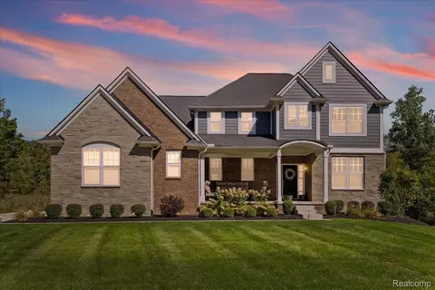 1930 Thorncrest Ct, Commerce, MI 48382