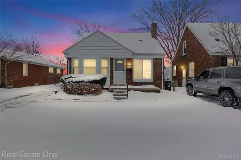 20688 Fleetwood Dr, Harper Woods, MI 48225