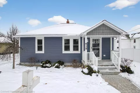 415 Putnam St, Pinckney, MI 48169