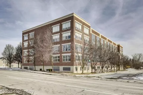 98 N Gratiot Ave, Mount Clemens, MI 48043