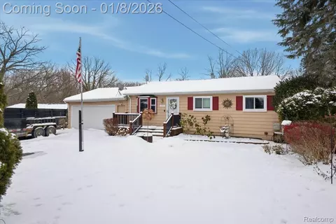 4843 Gilbo Ave, Waterford, MI 48328