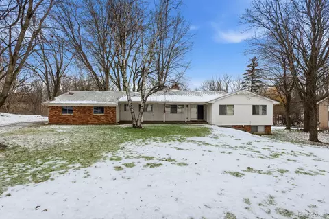 1348 New Life Ln, Rochester Hills, MI 48309