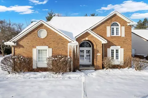 1468 Stauch Dr, West Bloomfield, MI 48324