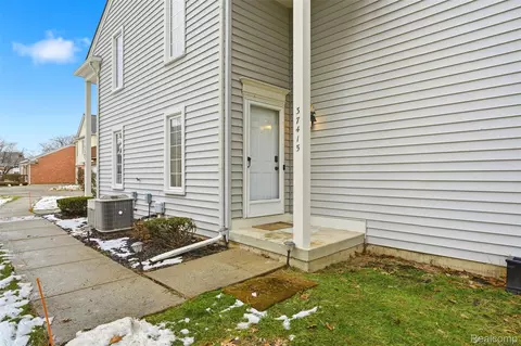 37415 Stonegate Cir, Clinton Township, MI 48036