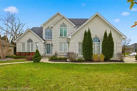 21478 Sabrina Dr, Macomb, MI 48044