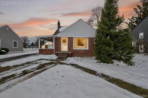 316 Isbell St, Howell, MI 48843