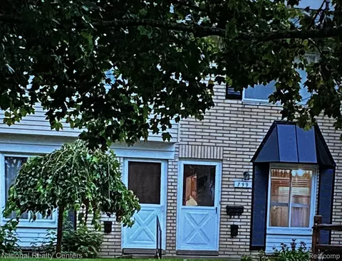 797 Hilldale Cir, Milford, MI 48381