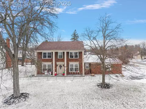 4250 Greenstown Dr, West Bloomfield, MI 48323