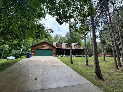 4636 N Hope Rd, Hope, MI 48628