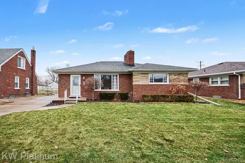 22825 Rosedale St, Saint Clair Shores, MI 48080
