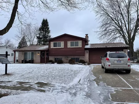 2715 Campbellgate Dr, Waterford, MI 48329