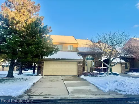2191 Rochelle Park Dr #63, Rochester Hills, MI 48309