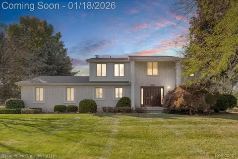 6260 Nicholas Dr, West Bloomfield, MI 48322