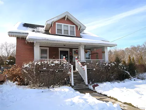 2447 Schaefer St, Saginaw, MI 48602