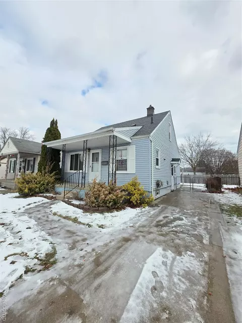 28040 Rosemont St, Roseville, MI 48066