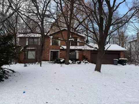 34630 Old Timber Rd, Farmington, MI 48331
