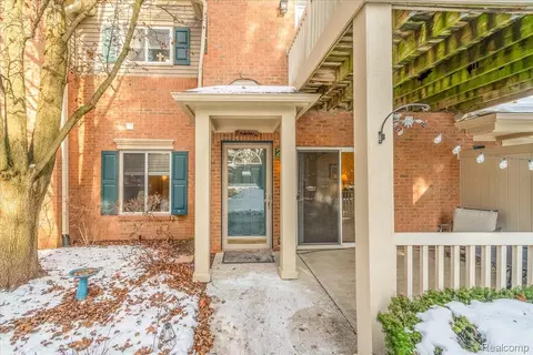 204 Marigold Cir, Westland, MI 48185