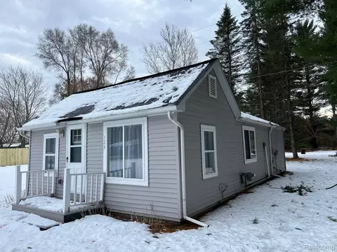 126 Burnside Rd, Deerfield, MI 48461