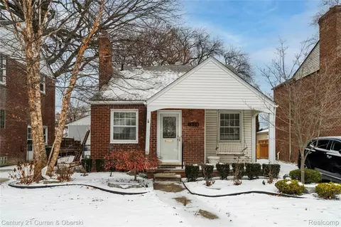 1806 Oxford Rd, Grosse Pointe Woods, MI 48236