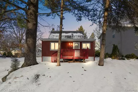 8226 Dickert St, Commerce, MI 48382