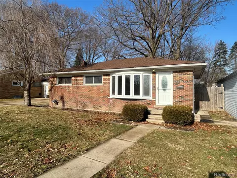 21221 Gordon Rd, Saint Clair Shores, MI 48081