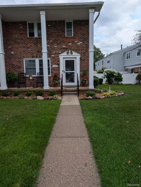 24600 Olde Orchard St, Novi, MI 48375