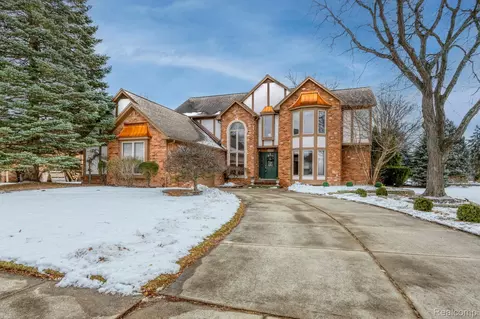 39810 Wilmette Dr, Sterling Heights, MI 48313
