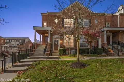 16924 Farmington Rd #93, Livonia, MI 48154