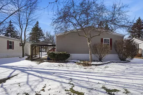 271 Lovell Ct, Flushing, MI 48433