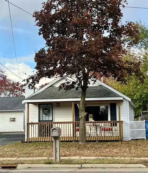 165 E State St, Montrose, MI 48457