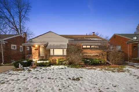 1826 Walnut St, Dearborn, MI 48124