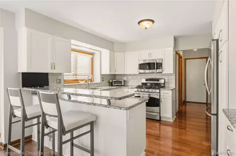 39780 Southpointe Ave, Harrison, MI 48045